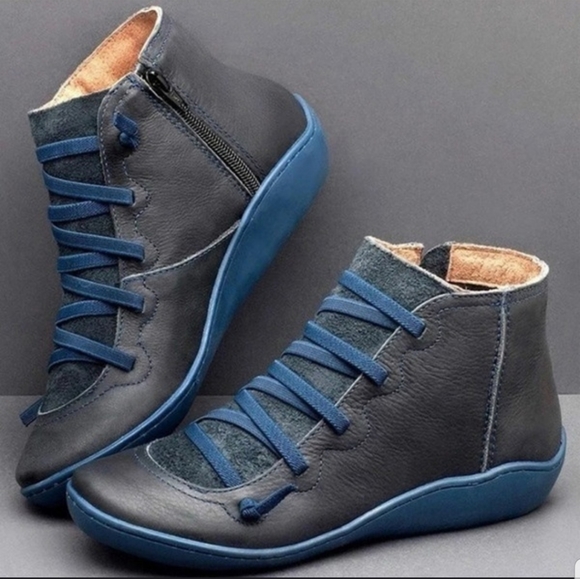 Boots - Picture 4 of 6